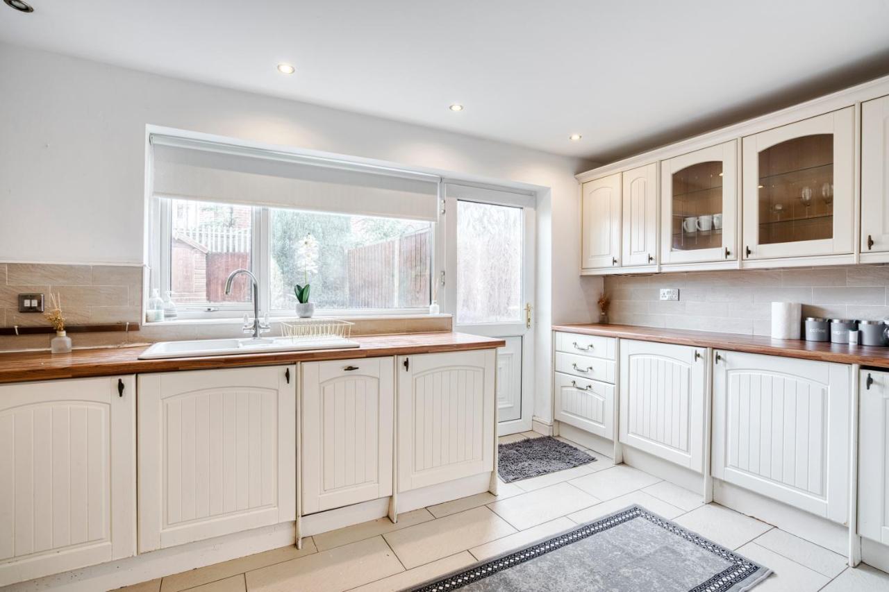 Liverpool Home With Free Parking West Derby Buitenkant foto