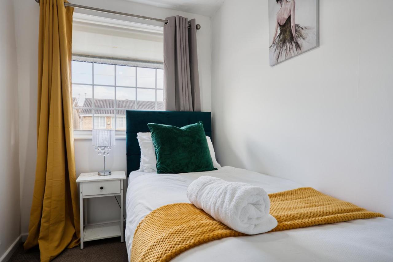 Liverpool Home With Free Parking West Derby Buitenkant foto