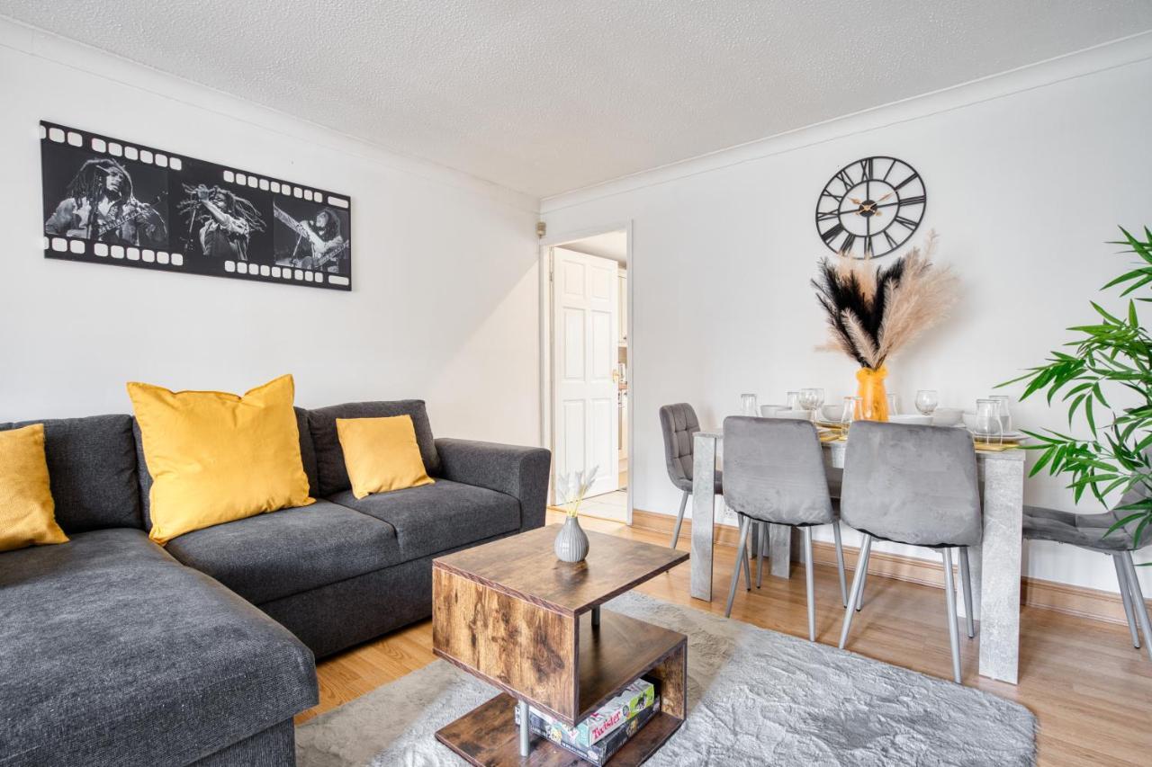 Liverpool Home With Free Parking West Derby Buitenkant foto