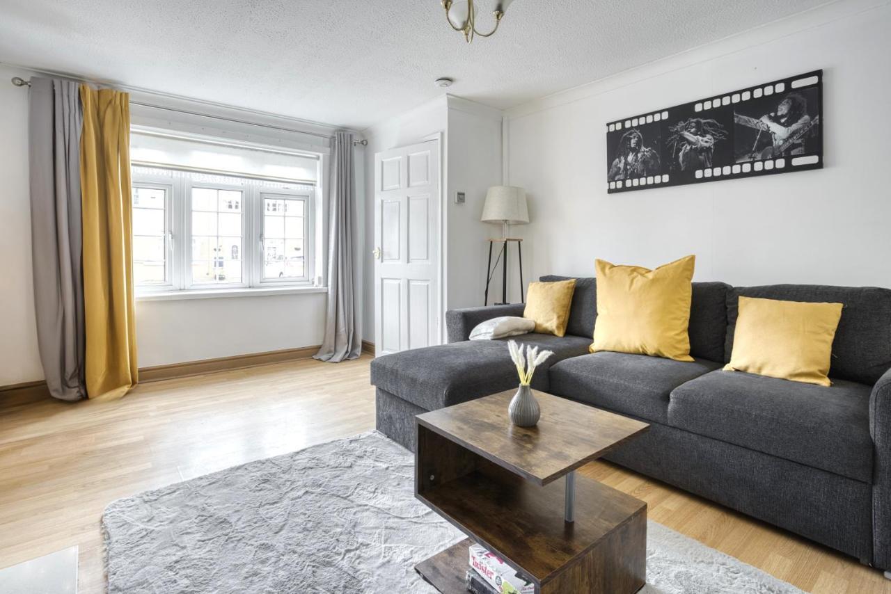 Liverpool Home With Free Parking West Derby Buitenkant foto