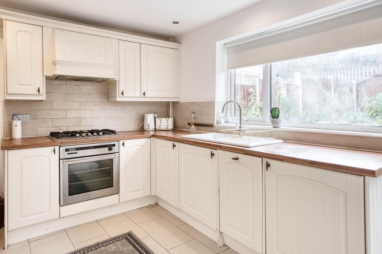 Liverpool Home With Free Parking West Derby Buitenkant foto