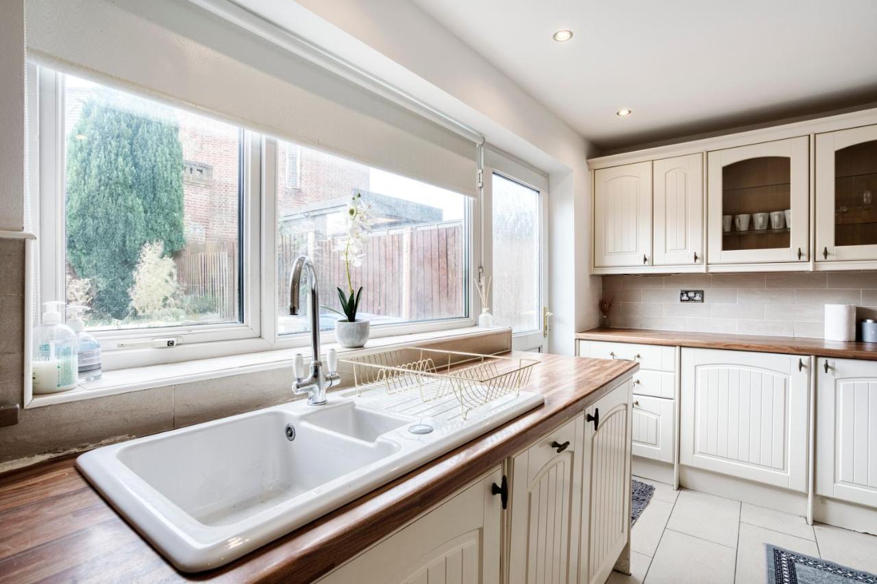 Liverpool Home With Free Parking West Derby Buitenkant foto